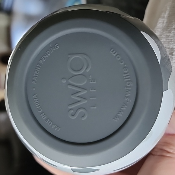 NWT Swig Life 14oz Stemless Insulated Tumbler- Discontinued Color Incognito Camo - Picture 7 of 8